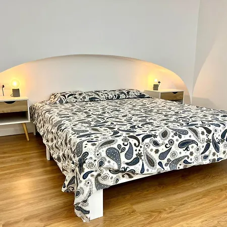 Appartement Andrea's 12 *